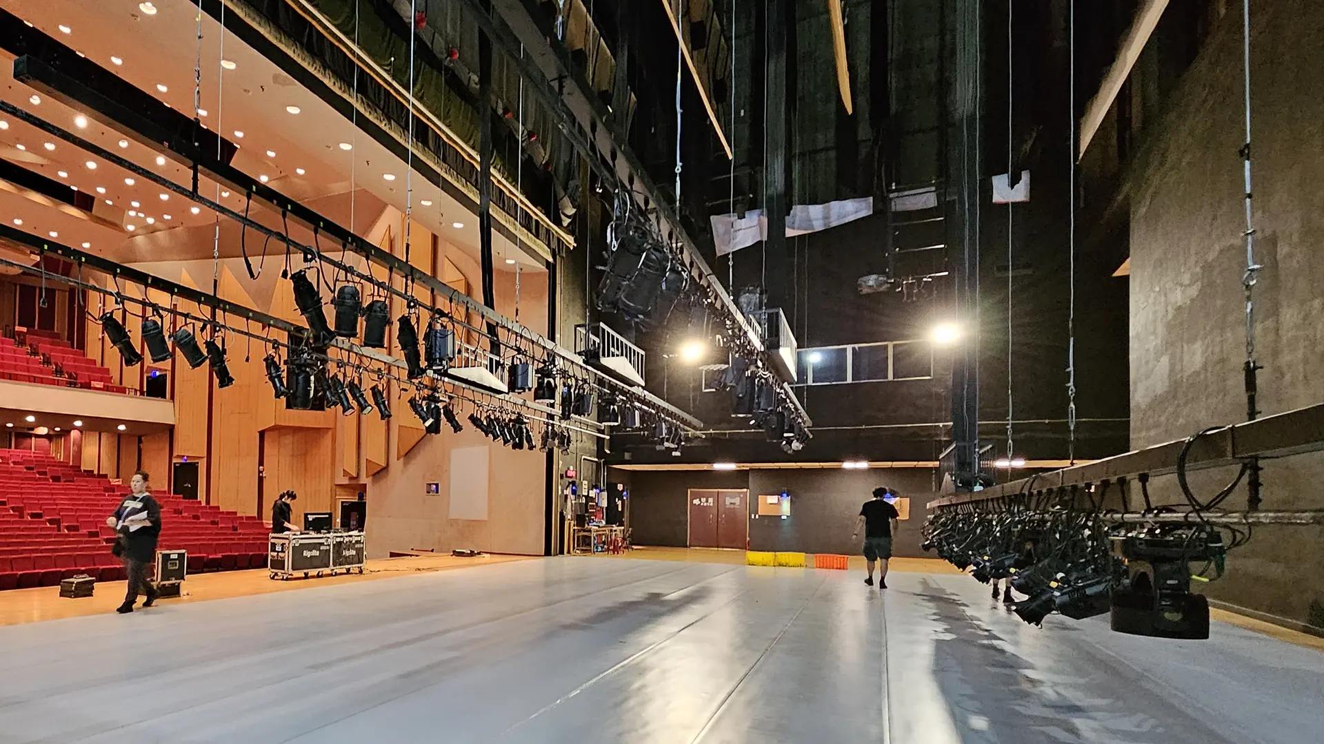 音樂廳專業技術講座(1)-劇場燈具細部拆解與保養課程